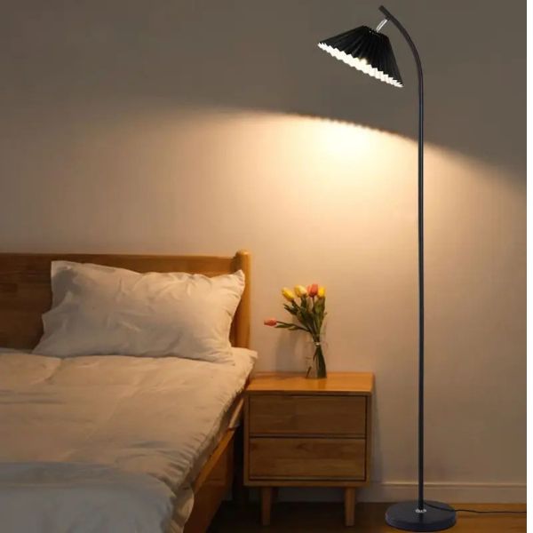 Plissada C Floor Lamp